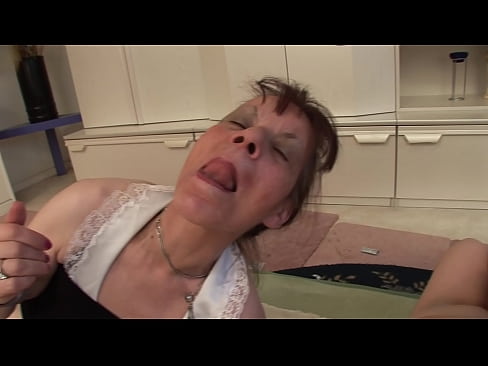 ❤️ Dua nenek dan satu kakek memiliki threesome ❤️ Video porno di porno id.analpics.ru ️